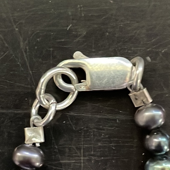 Handmade carved shell necklace - Picture 4 of 4